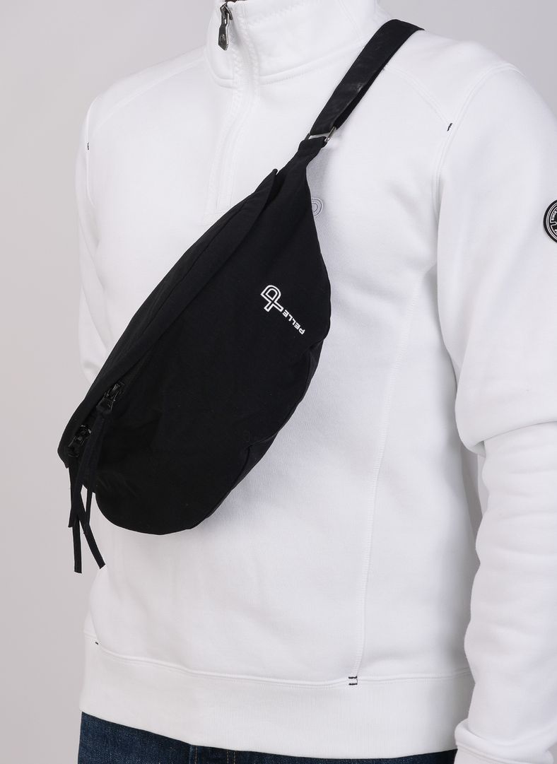 Vela FD Shoulder Bag, Ink Axelväska i lätt, tålig och snabbtorkande Ripstop med omvänd dragkedja, dekorativt dragsnöre och justerbara axelremmar med m Vela FD Shoulder Bag, Ink Axelväska i lätt, tålig och snabbtorkande Ripstop med omvänd dragkedja, dekorativt dragsnöre och justerbara axelremmar med m