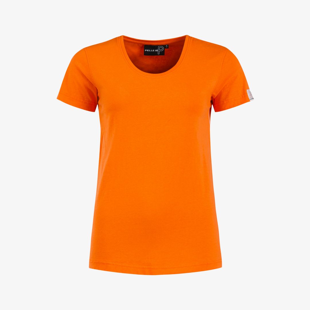 W Badge Tee, Blazing Orange Denna bas t-shirt kommer i flera olika färger som passar din stil och garderob