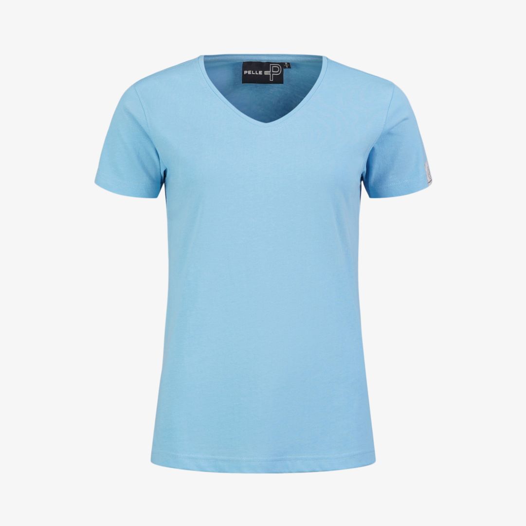 W Badge Tee, Blue Akoya Denna bas t-shirt kommer i flera olika färger som passar din stil och garderob