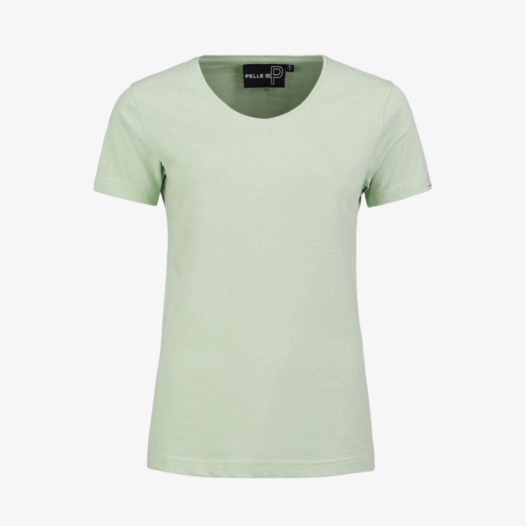 W Badge Tee, Prehnit Green Denna bas t-shirt kommer i flera olika färger som passar din stil och garderob