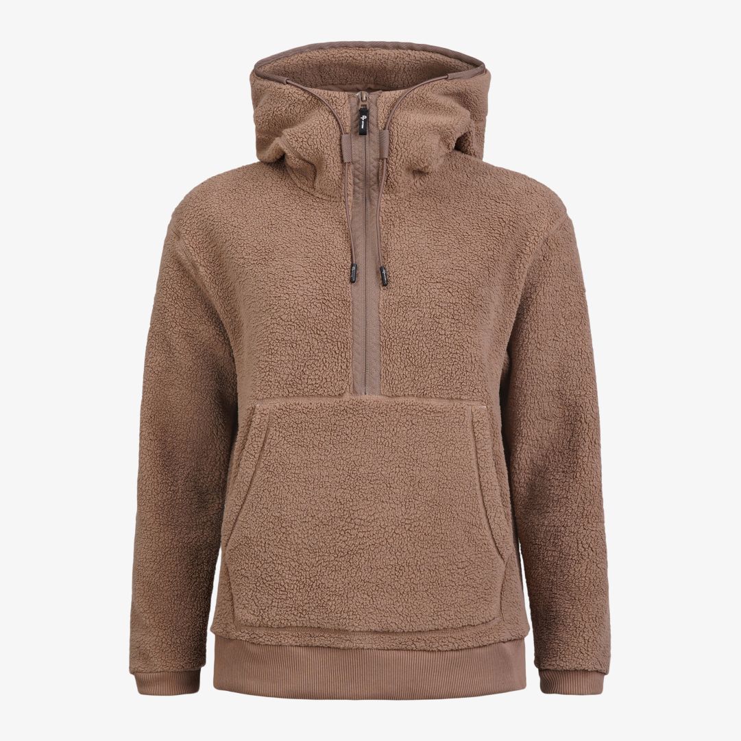 W Cormo Half Zip Hoodie, Toffee Denna fleecehoodie är tillverkad av polyesterpile och har en avslappnad passform