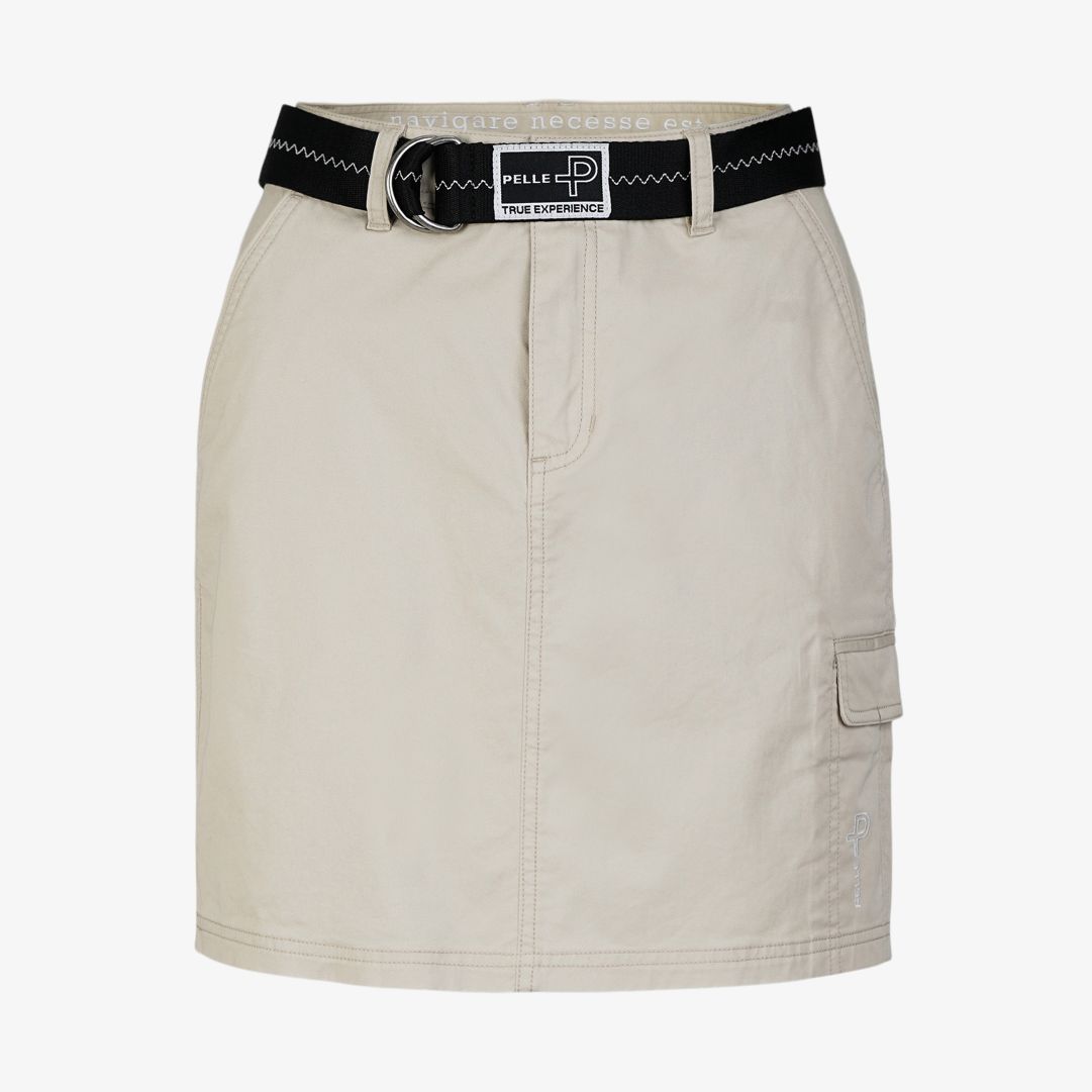 W Crew Skirt, Lt. Beige Oak Klassisk kjol tillverkad i förtvättad bomullstwill med lite stretch