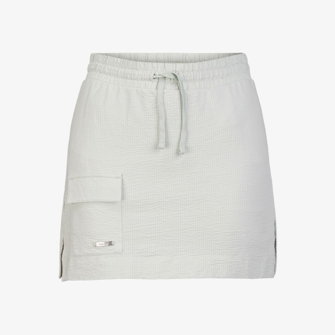 W Dock Skort, Spray Green Snyggt, ledigt och praktiskt på samma gång! Dessa figursmickrande skorts med insnitt baktill, är tillverkade i mjuk bäckeböl