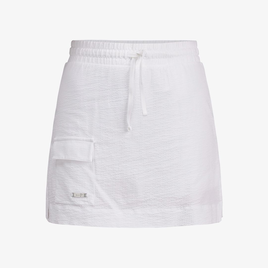 W Dock Skort, White Snyggt, ledigt och praktiskt på samma gång! Dessa figursmickrande skorts med insnitt baktill, är tillverkade i mjuk bäckeböljajers
