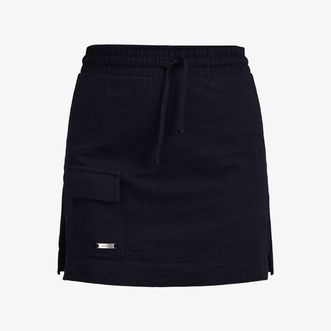 W Dock Skort, Dk Navy Blue Snyggt, ledigt och praktiskt på samma gång! Dessa figursmickrande skorts med insnitt baktill, är tillverkade i mjuk bäckebö