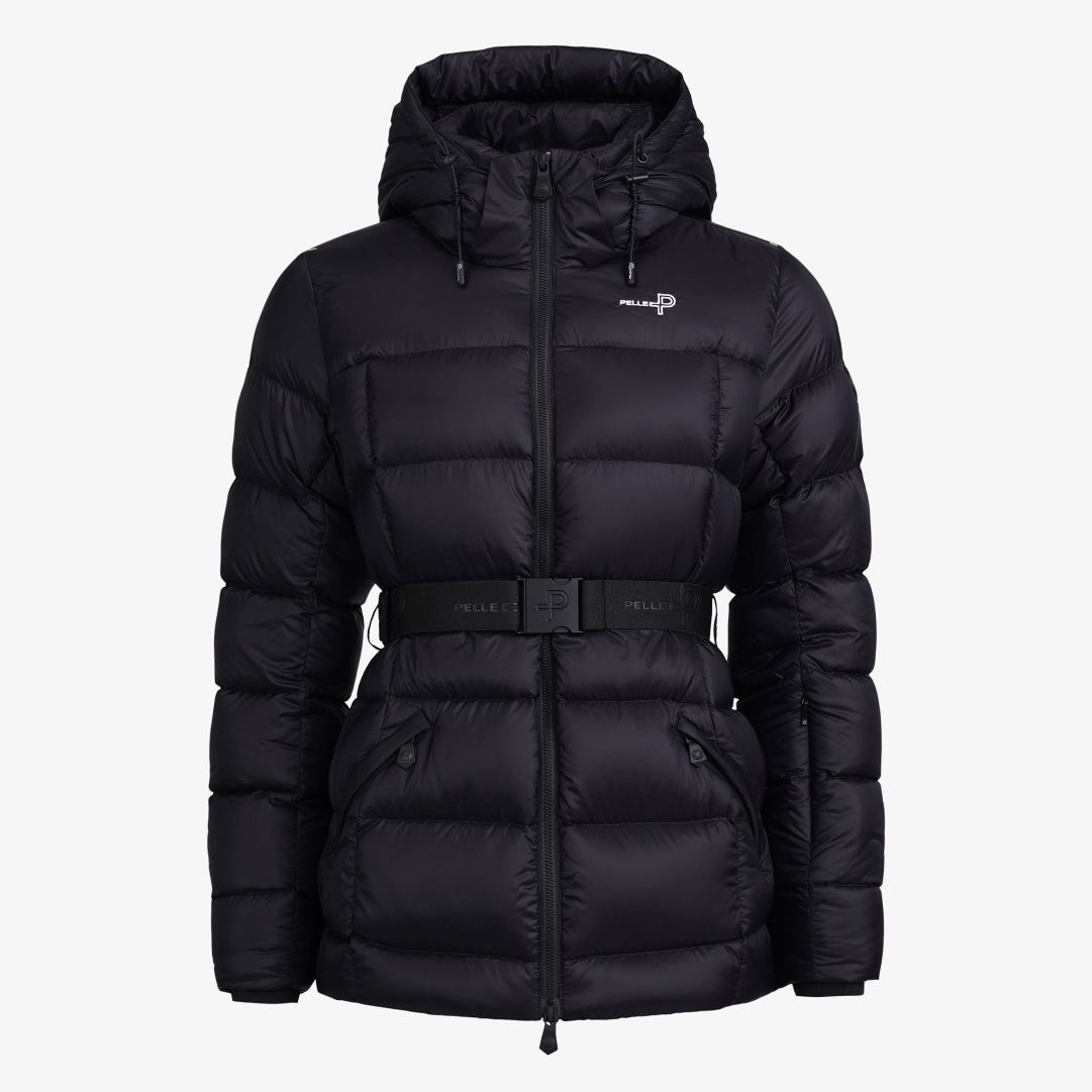 W Fey Jacket, Ink Denna lättviktsjacka i PRUECO® återvunnen nylon har en normal passform och är vadderad med 90/10 dun, 700 fill power, certifierad en