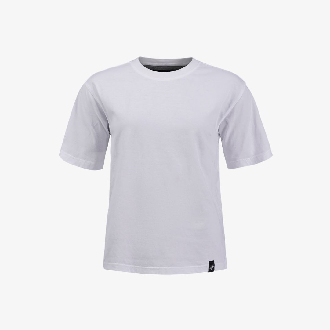 W Field Tee, White En tunn t-shirt med rund halsringning, tillverkad i 100% "Global Organic textile standard" bomull för varma sommardagar