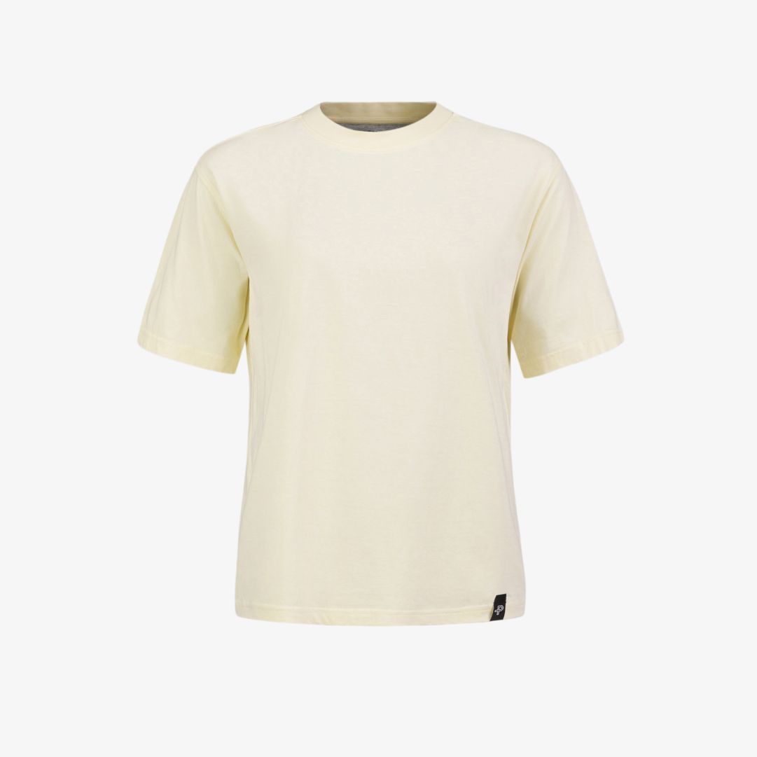 W Field Tee, Radura Yellow En tunn t-shirt med rund halsringning, tillverkad i 100% "Global Organic textile standard" bomull för varma sommardagar