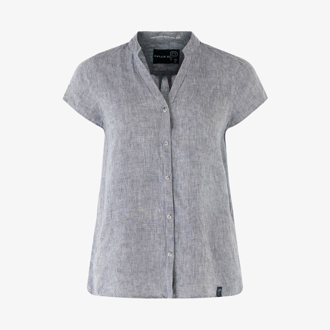 W Linen Blouse, Dk Navy Melange Sval, skön, avslappnad och ett måste i sommargarderoben: Linneblusen! Kortärmad, figursydd damblus med hornfärgade kna