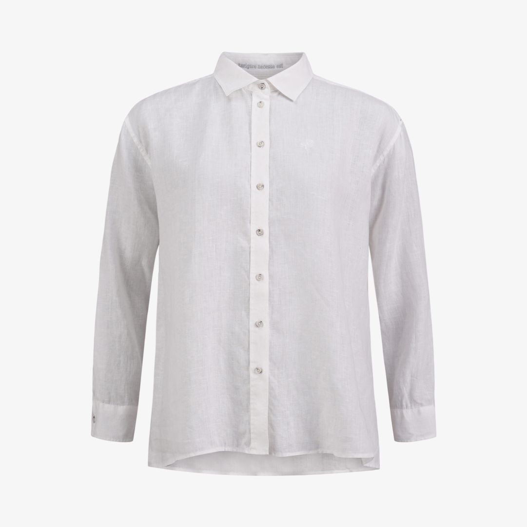 W Linen Breeze Shirt, White Linen Breeze Shirt är tillverkad i ett mjukt och luftigt tyg av 100% linne
