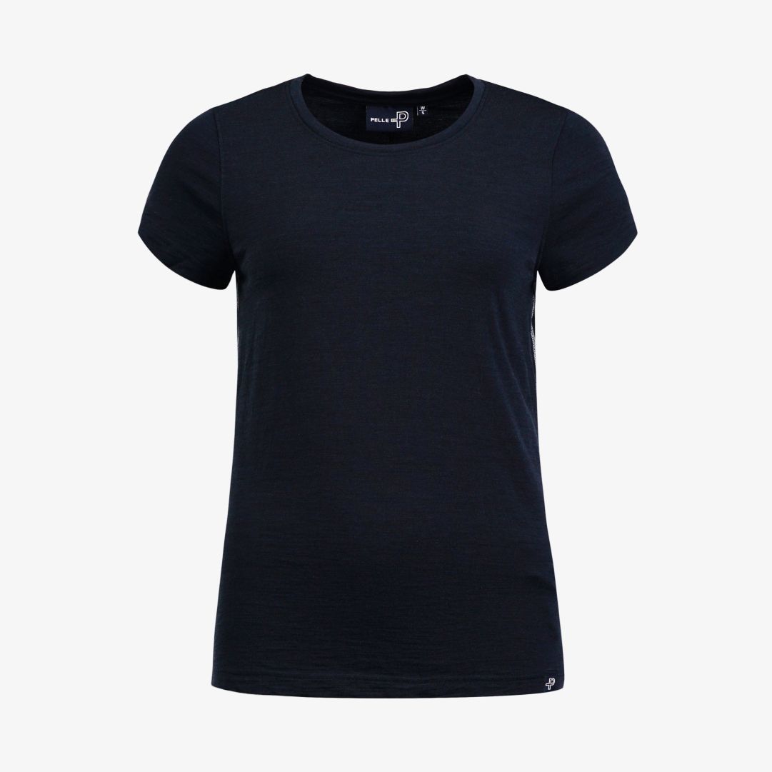 W Merboo tee, Dk Navy Blue Klassisk t-shirtmodell tillverkad i en mix av merinoull, bambuviskos och elastan