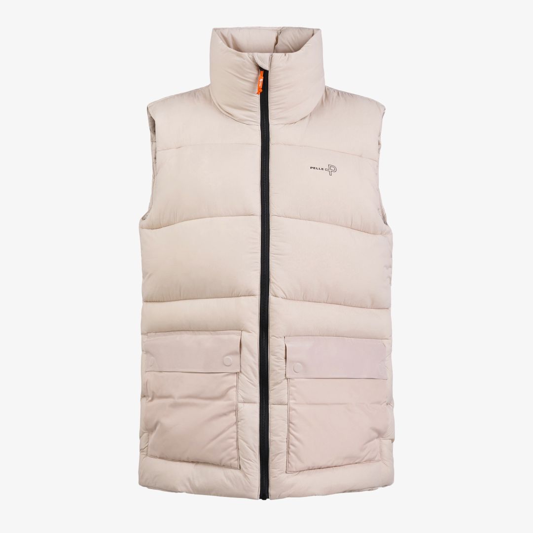W Molle Vest, Lt. Beige Oak Denna väst är tillverkad i återvunnen polyester med bollfiberstoppning bestående av 30% Sorona® och 70% återvunnen polyest
