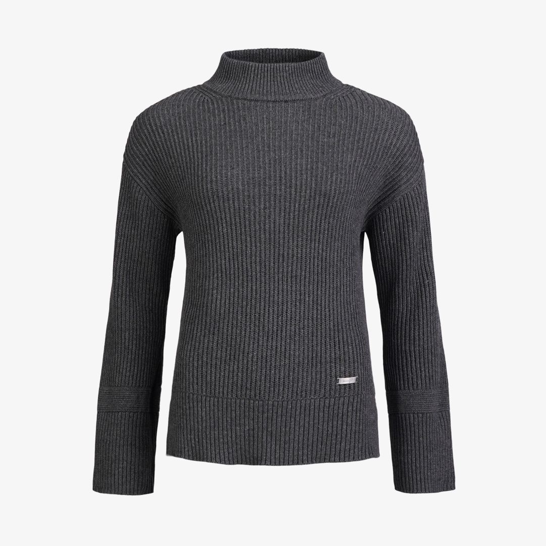 W Mons Funnel Neck, Dk Grey Melange Denna tröja med skorstenskrage är tillverkad i ekologisk bomull och kashmir och har en avslappnad passform