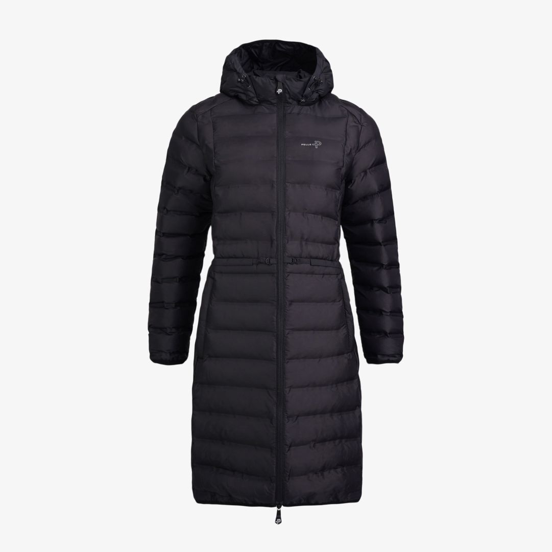 W Tempest Coat, Ink Denna kappa med anpassningsbar passform har ett vindtåligt tyg samt återvunnen polyesterfyllning