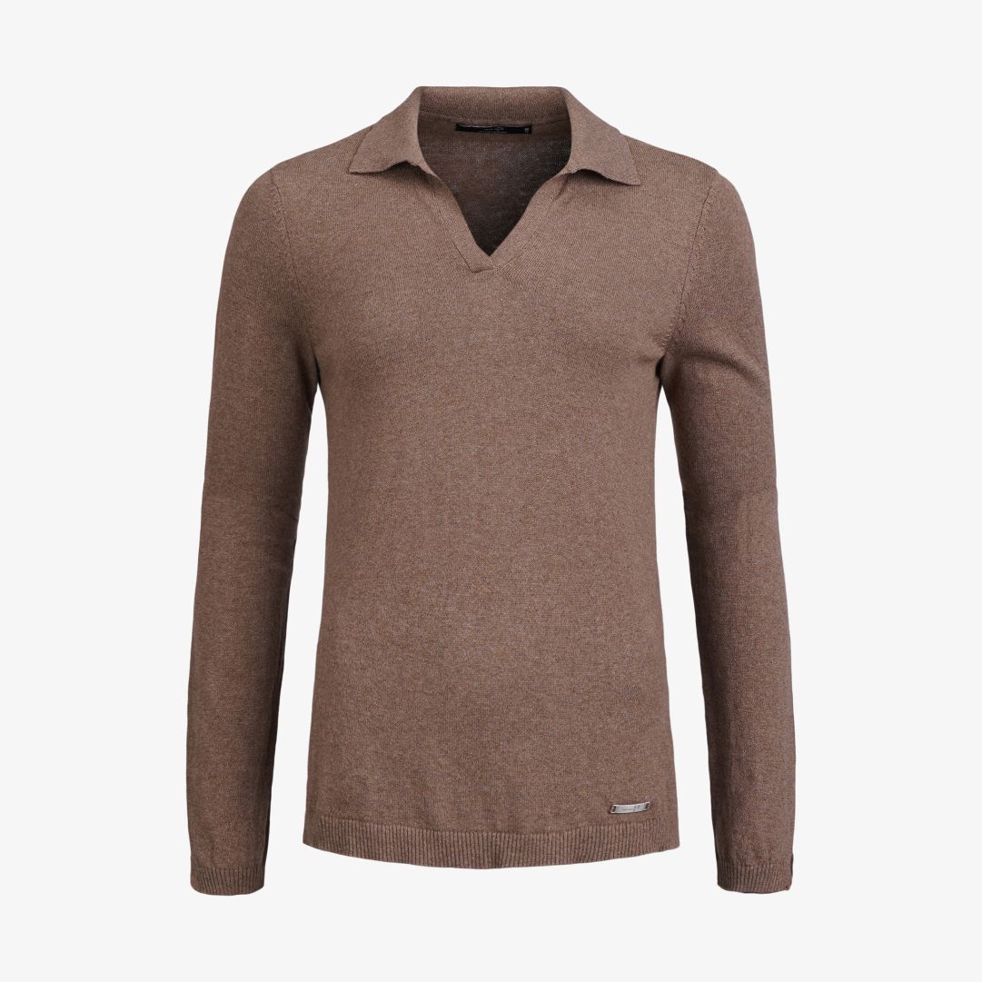 W Tiller Polo, Cobblestone Mélange Denna dampolo är tillverkad i en mjuk blandning av ekologisk bomull och kashmir som ger en skön och mjuk känsla