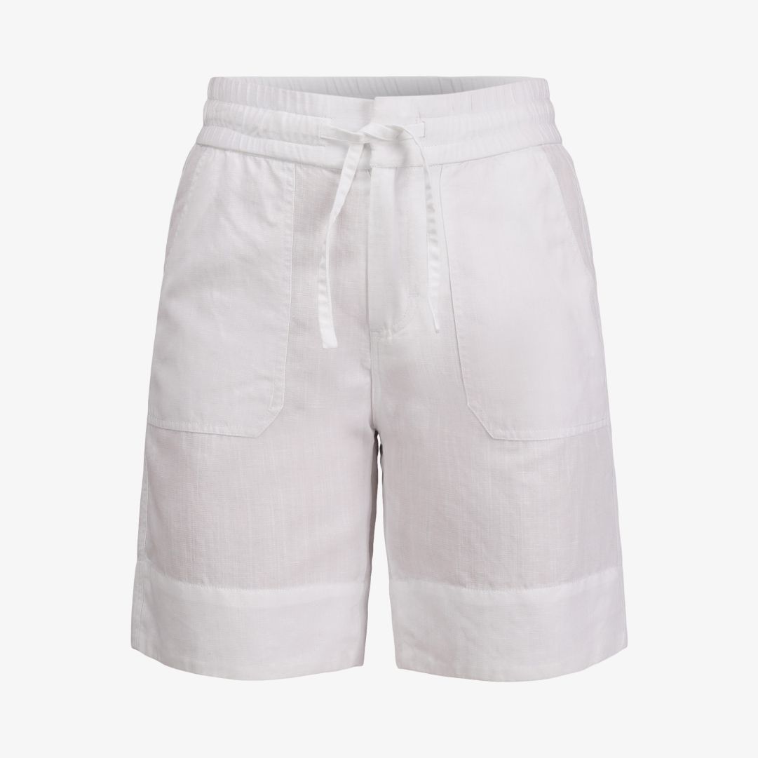 W Staple Shorts, White Avslappnade linneshorts tillverkade i en luftig bomulls och linnemix W Staple Shorts, White Avslappnade linneshorts tillverkade i en luftig bomulls och linnemix