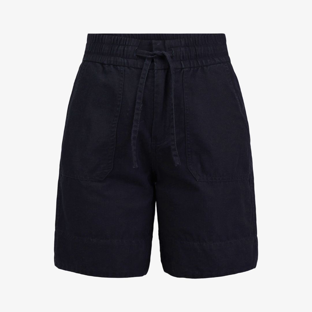 W Staple Shorts, Dk Navy Blue Avslappnade linneshorts tillverkade i en luftig bomulls och linnemix