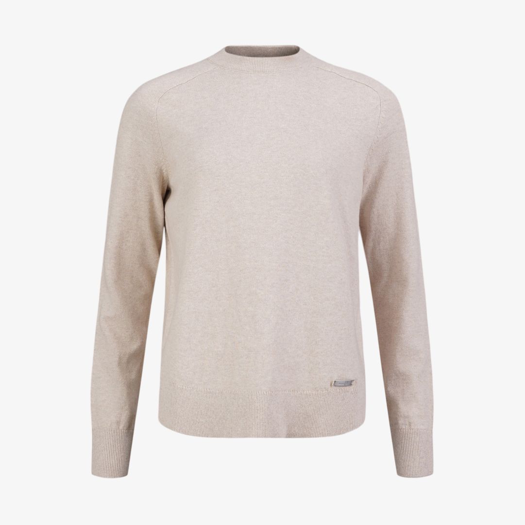 W Tiller Sweater, Lt. Beige Oak Melange Denna stickade tröja är tillverkad i en skön blandning av ekologisk bomull och kashmir som ger en mjuk och bek W Tiller Sweater, Lt. Beige Oak Melange Denna stickade tröja är tillverkad i en skön blandning av ekologisk bomull och kashmir som ger en mjuk och bek