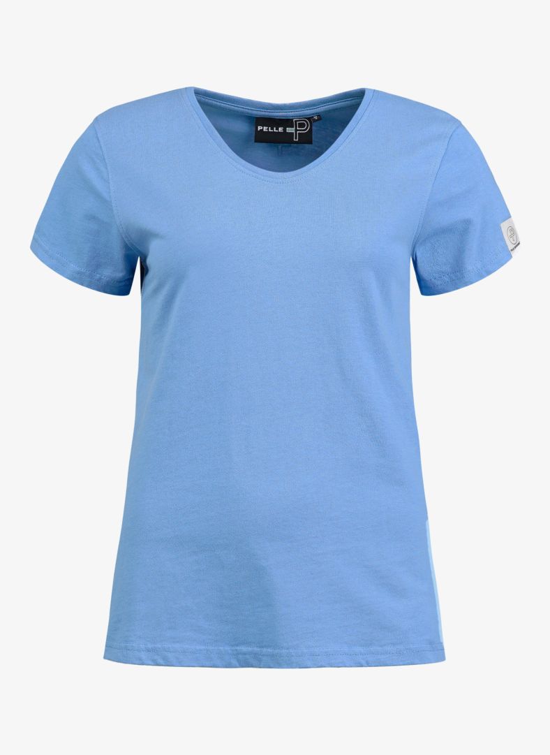 W Badge Tee, Sailor Blue Denna bas t-shirt kommer i flera olika färger som passar din stil och garderob