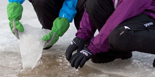 Gneis handskar i is och vatten