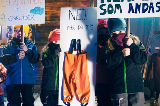 Gneis skalrebeller protesterar mot galon