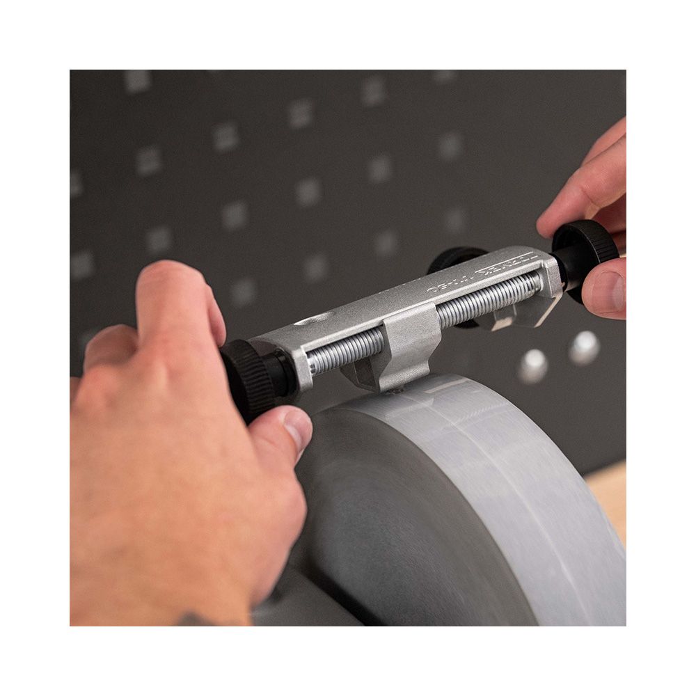 Svarvverktyg för stenen.